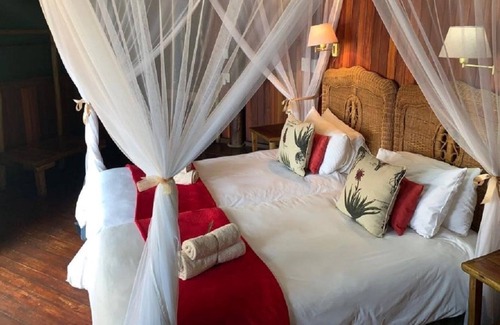 UPhongolo Cabin | Shayamoya Tiger Fishing and Game Lodge