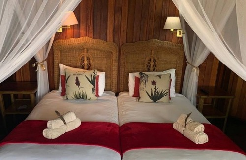 UPhongolo Cabin | Shayamoya Tiger Fishing and Game Lodge