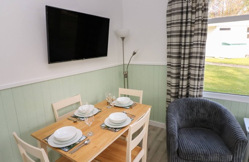 Haverfordwest House | SHEARWATER CHALET, with a garden in Roch