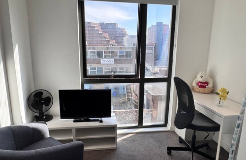 Sheffield City Centre Apartment | Sheffield Centre - Modern 1BR Apartment - Sleeps 3