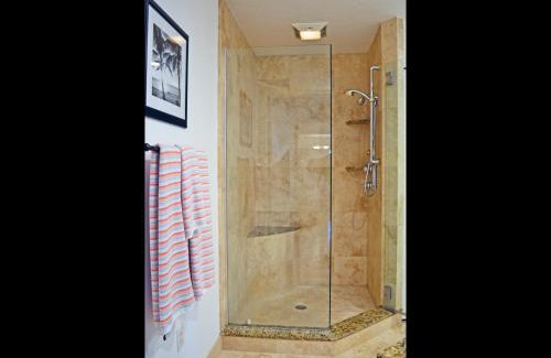 Bay Isle House | Shell Beach - The Treehouse 210