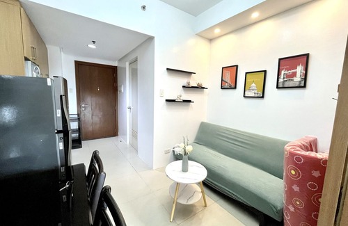 Urdaneta Condo | Shell Residences C1 with Balcony facing Pool, Pasay City