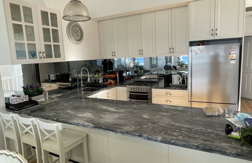 Warilla House | Shellharbour Waves - Amazing Beach Front Views