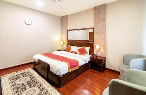 F-8 Sector House | Shelton Guest House