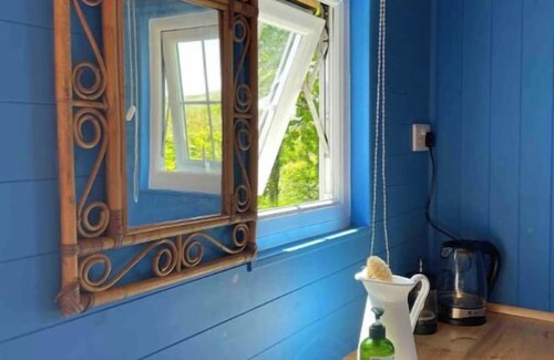 Llangadog Apartment | Shepherds Hut in Dark Sky Reservenn