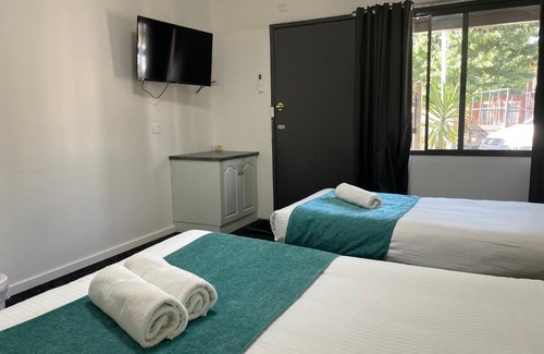 Shepparton Hotel | SHEPPARTON MOTOR INN Tudor House Motel
