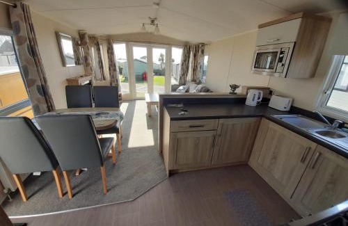 Talybont Resort | Sher, My Happy super static