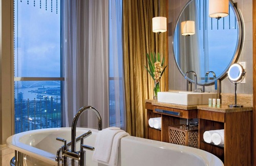 Lujiazui Hotel | Sheraton Grand Shanghai Pudong Hotel & Residences