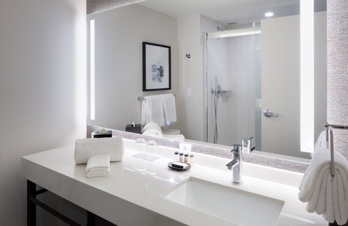 Windsor Locks Hotel | Sheraton Hartford Hotel at Bradley Airport