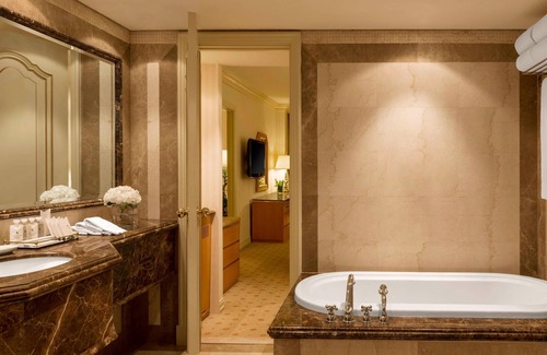 Kuwait City Hotel | Sheraton Kuwait, A Luxury Collection Hotel, Kuwait City