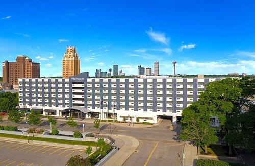 Downtown Niagara Falls Hotel | Sheraton Niagara Falls