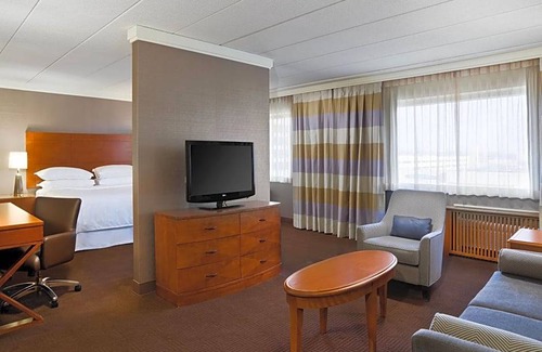 Downtown Niagara Falls Hotel | Sheraton Niagara Falls