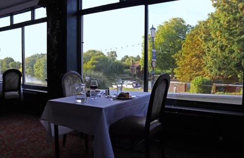 Shillingford Hotel | Shillingford Bridge Hotel