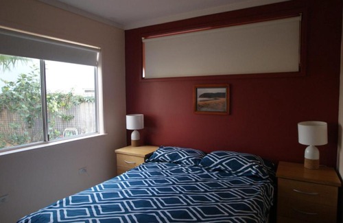 Malua Bay House | 'Shimoda' on Illabunda, McKenzies Beach