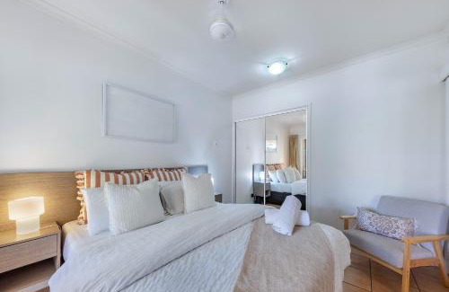 Airlie Beach Apartment | Shingley Poolside Retreat