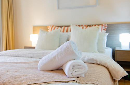 Airlie Beach Apartment | Shingley Poolside Retreat