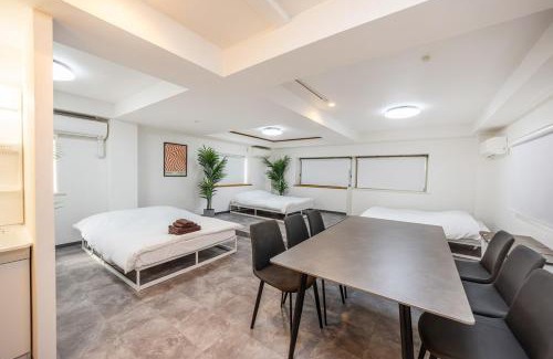 Shinjuku Apartment | Shinjuku 13 min Up to 8 people 60 sqm Full renovation Roppongi and Tsukiji direct access Family group 7 min to Ochiai Minami Nagasaki Station