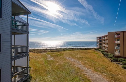 Sneads Ferry Condo | Shipwatch Villa 1303 / Community Pool, Internet!!