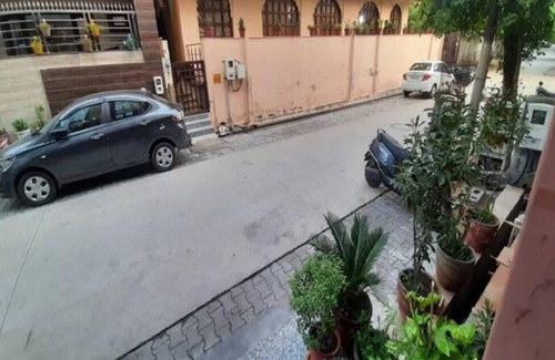 Agra Apartment | Shivalayaa - Deluxe Double Room With Balcony