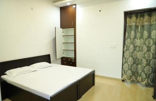 Rishikesh Apartment | Shivoham Yoga Retreat - spacious and fully equipped apartment in tranquil area
