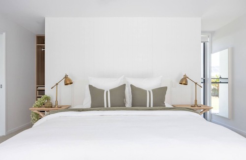 Noosaville House | Shore Haven - A Touch of Paradise