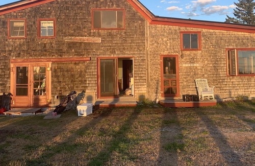 Vinalhaven House | Shore House on the Harbor