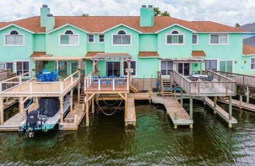 Corpus Christi House | Shore Thing Waterfront Dock Family Fun
