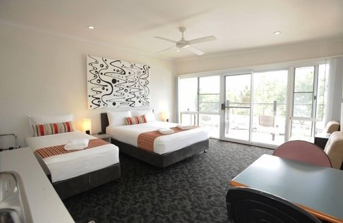 North Ward Hotel | Shoredrive Motel