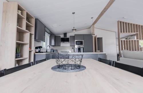 Mudeford House | Shoreline - a spacious, well appointed lodge overlooking Christchurch Harbour.