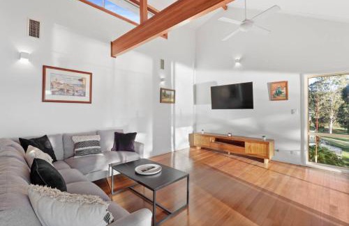 Mannering Park House | Shoreline Serenity Waterfront Home