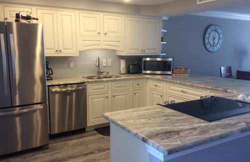 Holiday Isle Condo | Shoreline Towers 3045 - free beach chair setup