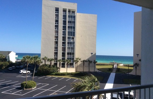 Holiday Isle Condo | Shoreline Towers 3045 - free beach chair setup