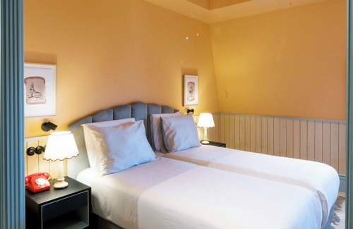 Centro / Baixa Hotel | Short Drive from Francisco Sá Carneiro Airport and Lavadores Beach! Onsite Pool