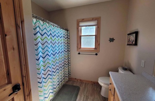 Neenah House | Short Drive to EAA - Spacious 5-bedroom house in brilliant Neenah with WiFi, AC