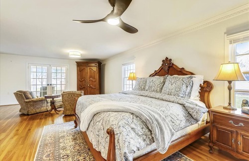 Secretary House | Short drive to Downtown Cambridge | Private Dock | Sleeps 22 | Pool | Hot Tub |
