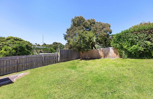 Sorrento House | Short stroll to Sorrento Village & Beaches, Marvellous deck (sleeps 8)