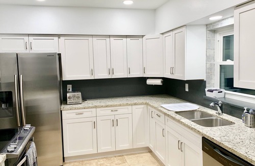 East Fort Lauderdale House | SHORT WALK TO BEACH AND RESTAURANTS HEATED POOL