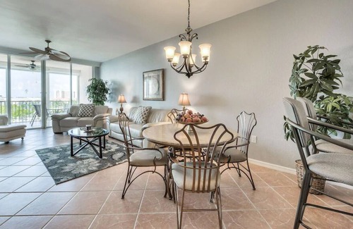 South Island Condo | Short walk to beach