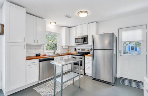 Saint Simons Island House | Short walk to the Beach! Renovated Beach Escape! Private Backyard!