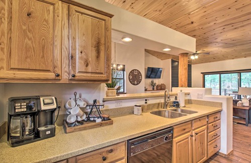 Torreon Cabin | Show Low 'A-to-Z Cabin' with Deck & Gas Grill!