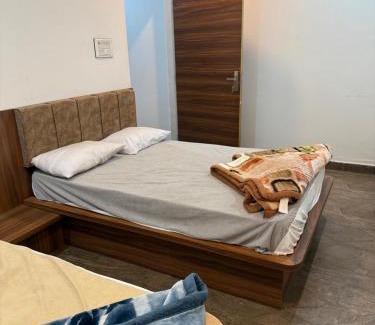 Khatu Hotel | Shree Banke Bihari Place