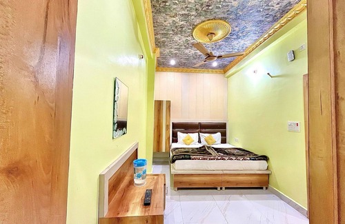 Orchha Hotel | shree Ghanshyam palace
