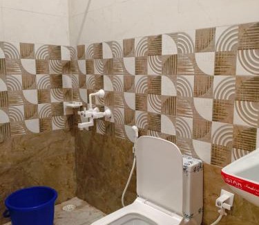 Mathura House | Shri Rajadhiraj Ashray- Nr Mathura Railway Station