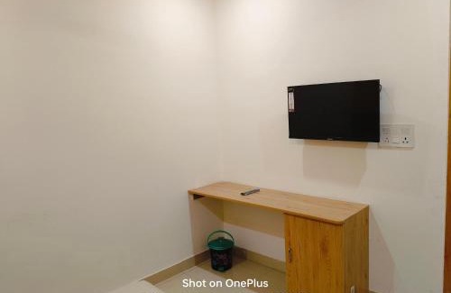 Mathura House | Shri Rajadhiraj Ashray- Nr Mathura Railway Station