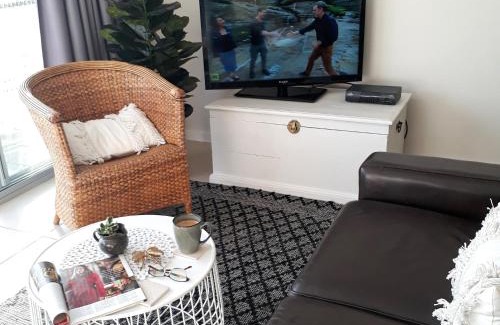 Kiama Apartment | Shutters-Waterfront-Seaview-Private- on the Coastal Walk