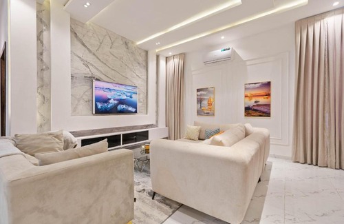 Ofin Villa | SID LUXURY SHORTLET LEKKI - Lagos with Swimming Pool, PS 5, Snooker & Table Tennis