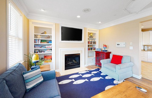 Sunset Island House | Side-by-side homes with bay views, resort pools, tennis, & gym - near beach