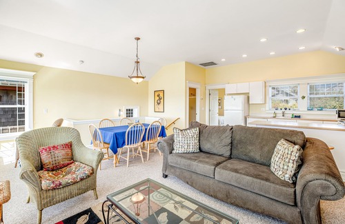 Newport House | Side-by-side ocean-view homes with hot tubs & fireplaces - 1 block to beach