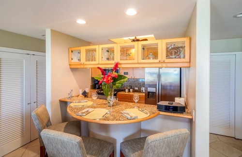 Kailua-Kona Condo | Side by side penthouse suites with Central Air and unencumbered Ocean Views