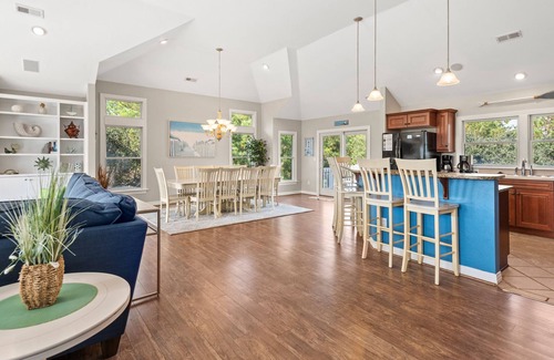 Corolla House | Sidebar: Saltwater Pool, Game Room, Club Amenities